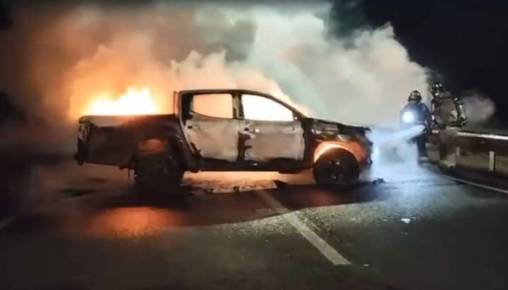 Ataque incendiario en Ruta 5 Sur dejó a conductor de camión herido y mujer baleada