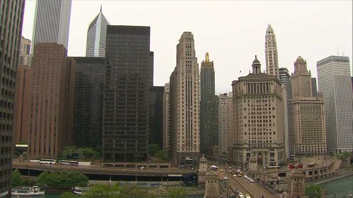 Trump pauses $2.1B for Chicago infrastructure projects, leveraging shutdown to pressure Democrats