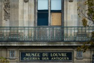 Video shows Louvre thief breaking into glass case, manhunt continues