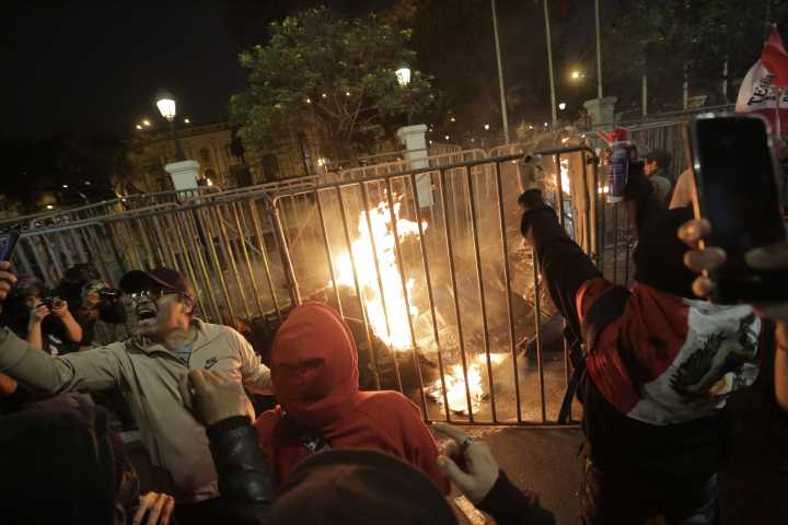 PCM ordena izar banderas a media asta por los recientes hechos de violencia en el país