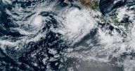 El huracán Priscilla se fortalece a categoría 2 mientras avanza por la costa mexicana del Pacífico