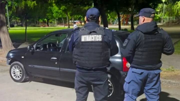 Operativo: entregó voluntariamente 57 gramos de marihuana y dijo que eran para consumo personal