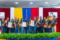 Egresan 202 profesionales de la Escuela Internacional de Liderazgo de la Juventud
