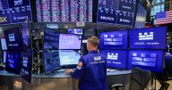Wall Street cierra la semana con triple récord; BMV suma tres caídas en 4 semanas