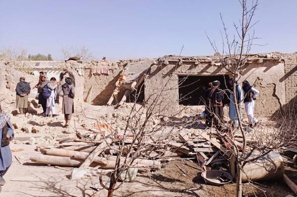 Afghan and Pakistani delegations head to Doha for crisis talks