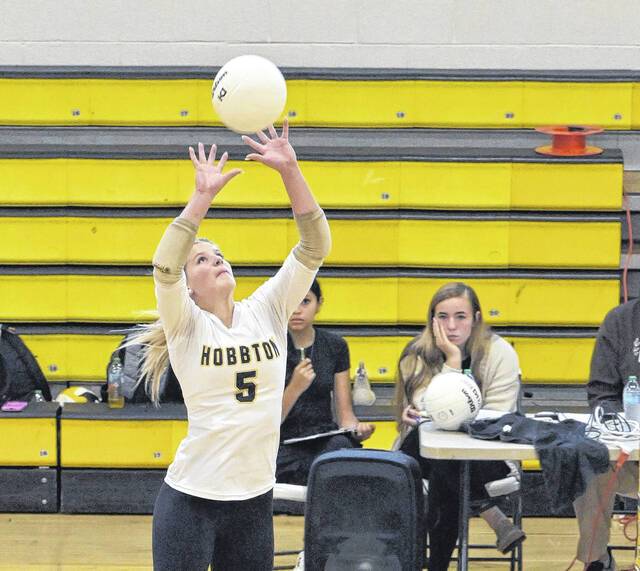 Hobbton girls advance in volleyball tourney