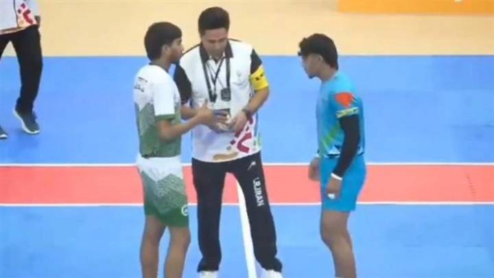 SPORTS India U-18 Kabaddi Team Captain Ishant Rathee Avoids Handshake With Pakistani Counterpart in Asian Youth Games 2025; Indians Secure Third Victory Of Competition By Beating Arch