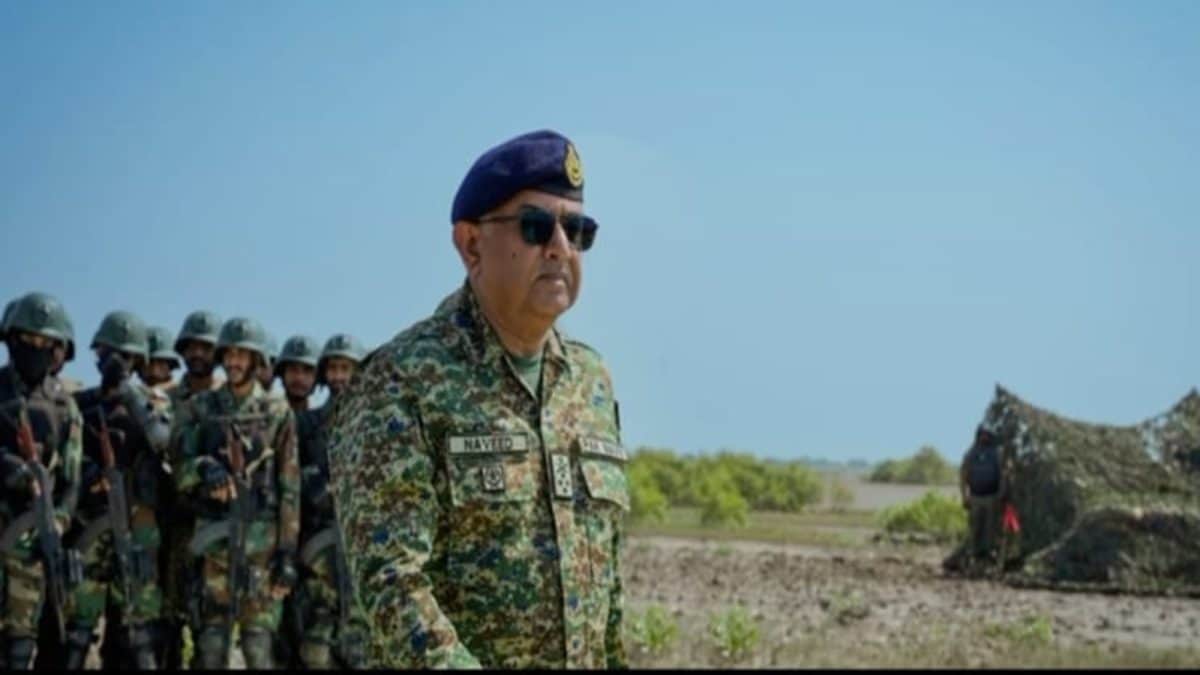 Pakistan’s Naval Chief Visits 'Disputed Creek Areas' Along Border With India