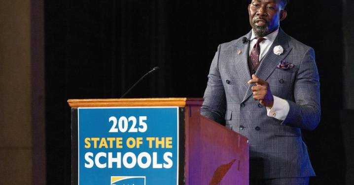 Iowa Senate Republicans urge audit of Des Moines schools; Sand pushes back