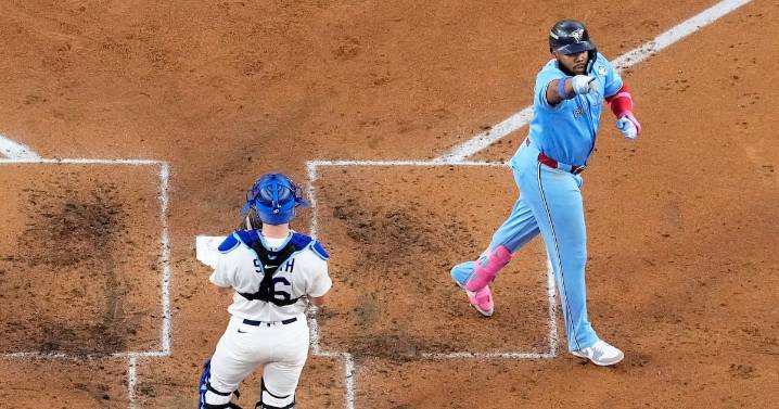 Guerrero Jr. homers to give Jays 2-1 lead over Dodgers. Live Game 4 updates here.