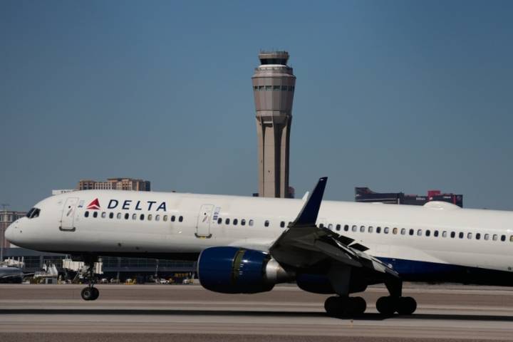 Staffing shortages cause more flight delays as government shutdown reaches 7th day
