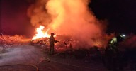 Dos dotaciones de bomberos sofocan un incendio de poda en Villoria