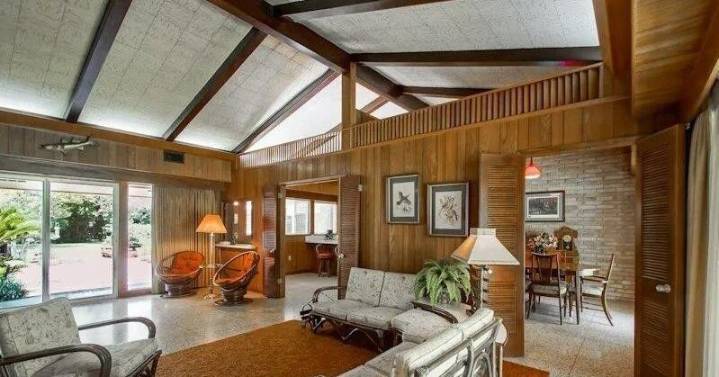 Midcentury modern living in Baton Rouge