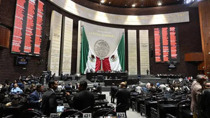 Diputados aprueban reforma a la Ley del IEPS con más impuestos a refrescos, sueros y cigarros