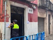 Desalojan a cuatro familias de un edificio en Alcoi tras desprenderse parte de la fachada