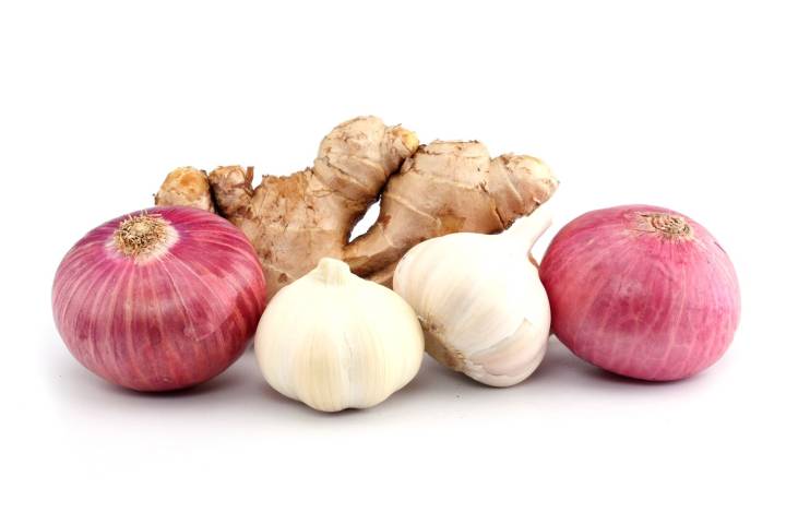 What Eating Raw Garlic, Onion, and Ginger Can Do for Your Heart