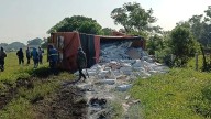 Vuelca tráiler en autopista Córdoba-Veracruz a la altura de Rancho Trejo