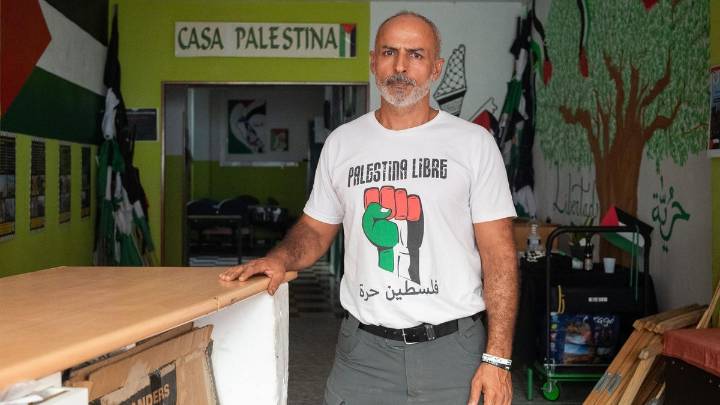 Zaragoza rechaza declarar persona 'non grata' al presidente de la Casa Palestina y guarda un improvisado minuto de silencio por las víctimas en Oriente Medio