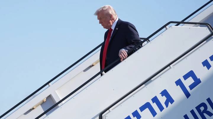 Donald Trump llega a Israel para asistir a la entrega de los rehenes