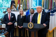 Trump enlistó a más adversarios que quiere procesar ante la mirada de Bondi y Patel