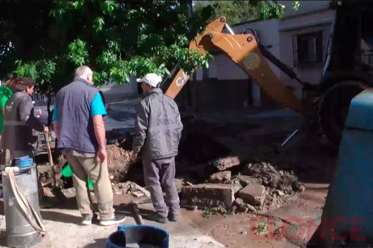 Repararon caño maestro de agua potable y el servicio se restablece paulatinamente