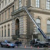 Louvre to get anti-ramming barriers by year end: minister