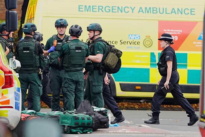 Attack on synagogue in England kills 2, seriously injures 3; police kill suspect