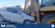 Resultó herido tras chocar su camioneta con una máquina retroexcavadora en Paraná