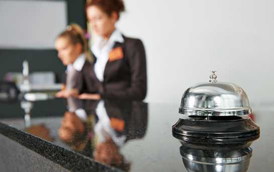 Personal de alojamiento ocupado cayó 0,9% en agosto de 2025, pero pagos subieron un 5%