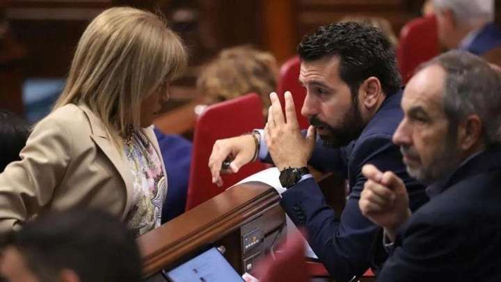 La oposición tilda de "estafa" los presupuestos de Canarias para 2026