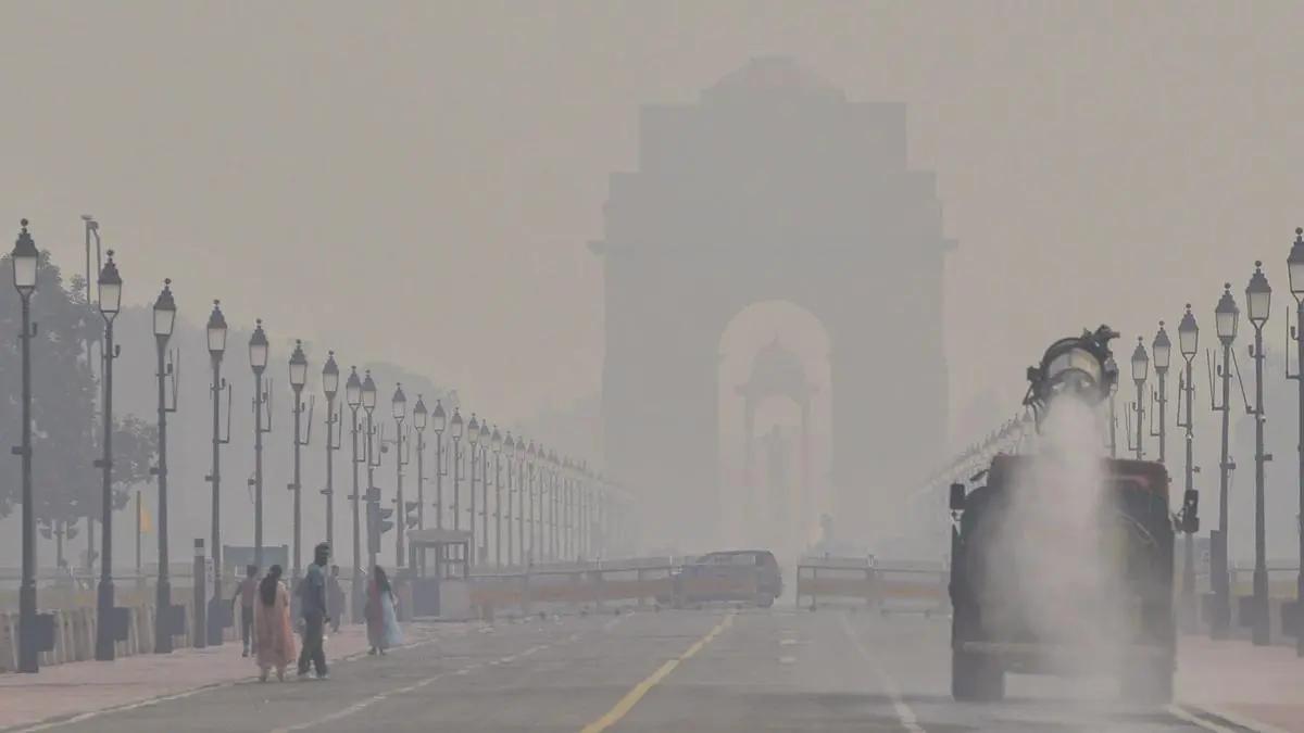 Delhi’s air quality worsens after Diwali, average AQI exceeds 350