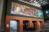 Restauran mural de Fermín Revueltas en Centro de las Artes