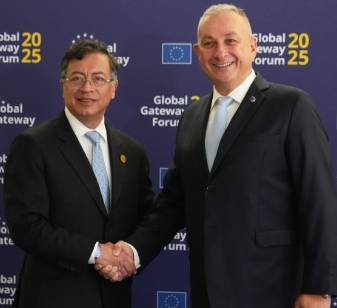 Petro propone que Qatar medie entre EE. UU. y Venezuela por tensiones militares en el Caribe