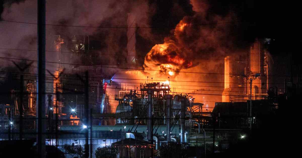 Estalla un enorme incendio en una refinería de Chevron justo a las afueras de Los Ángeles