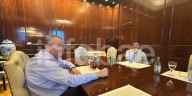 Santiago Caputo volverá a reunirse hoy con el asesor de Donald Trump, Barry Bennett, en vísperas de un potencial acuerdo con Estados Unidos