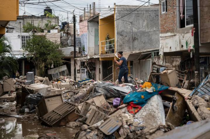 Pemex reactiva ducto tras derrame que afectó río en Veracruz