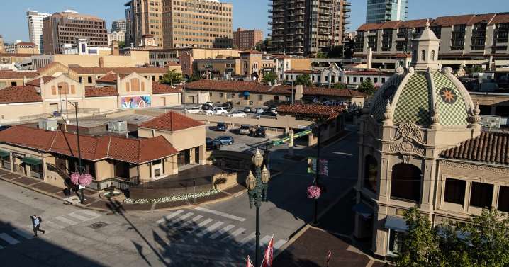 Country Club Plaza's best restaurants, stores and events