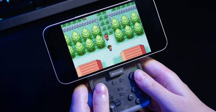 This magnetic controller brings Game Boy-style controls to your smartphone