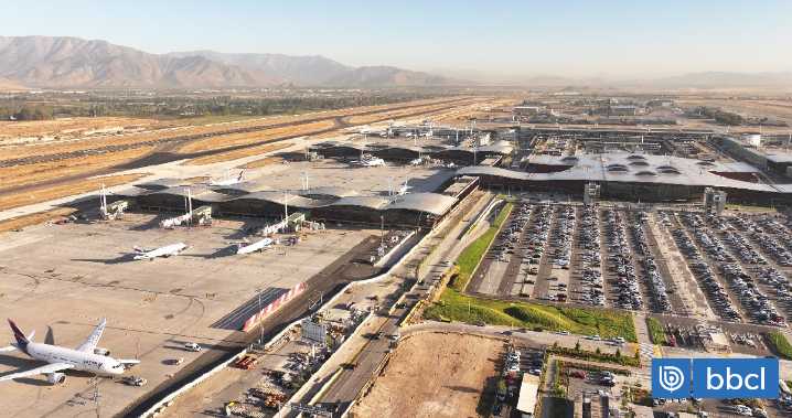 Pasajero da aviso de bomba en Aeropuerto de Santiago y obliga a aplicar protocolo de emergencia
