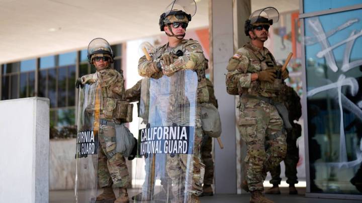 Trump administration orders CA National Guard to Oregon. Newsom vows legal fight