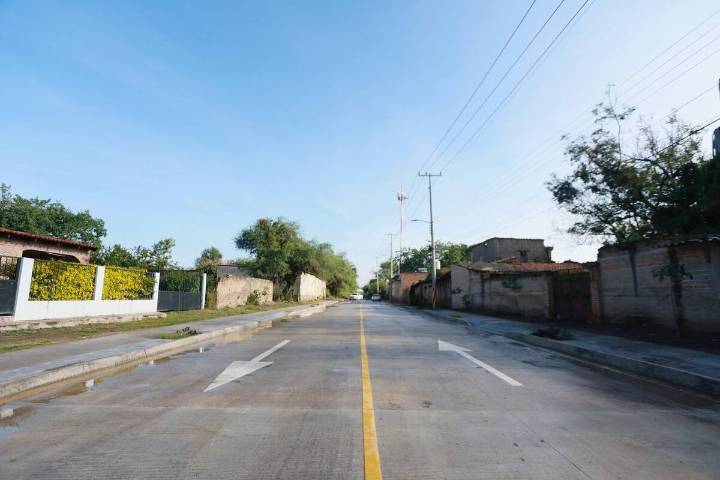 Tlajomulco entrega renovación integral de la calle Lázaro Cárdenas en Lomas de Tejeda