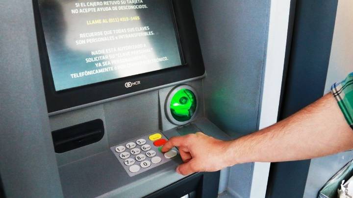 Confirman fechas de acreditación de haberes para la Administración Pública