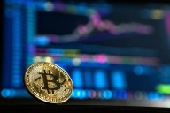 FMI alerta sobre deuda mundial y crece interés en Bitcoin como posible refugio seguro