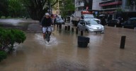 Inundación en un barrio porteño por la rotura de una cañería
