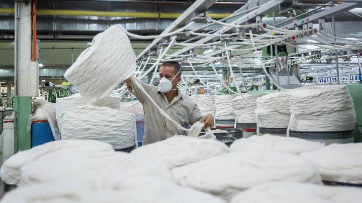 Eliminar aranceles a hilos y telas: el dilema que divide al sector textil
