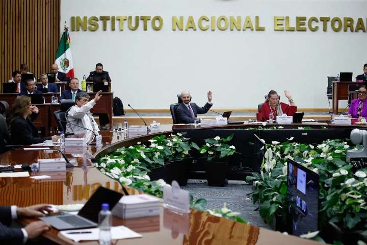 INE declara improcedente queja del PAN contra Sheinbaum por actos en el Zócalo
