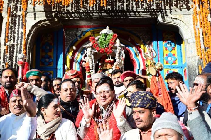On the occasion of the closing of the temple doors, Chief Minister Pushkar Singh Dhami reached Shri Kedarnath Dham