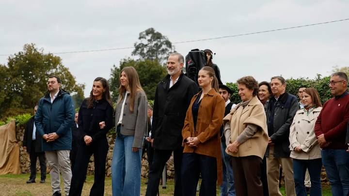 La Familia Real visita Valdesoto, elegido Pueblo Ejemplar de Asturias 2025 por sus "tradiciones ancestrales"
