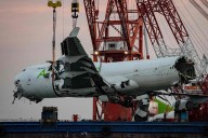 Recuperan restos de avión de carga que se accidentó en Hong Kong