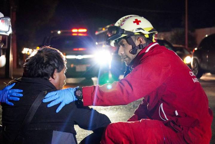 Hombre en estado de ebriedad cae de su bicicleta en pleno Centro de Saltillo